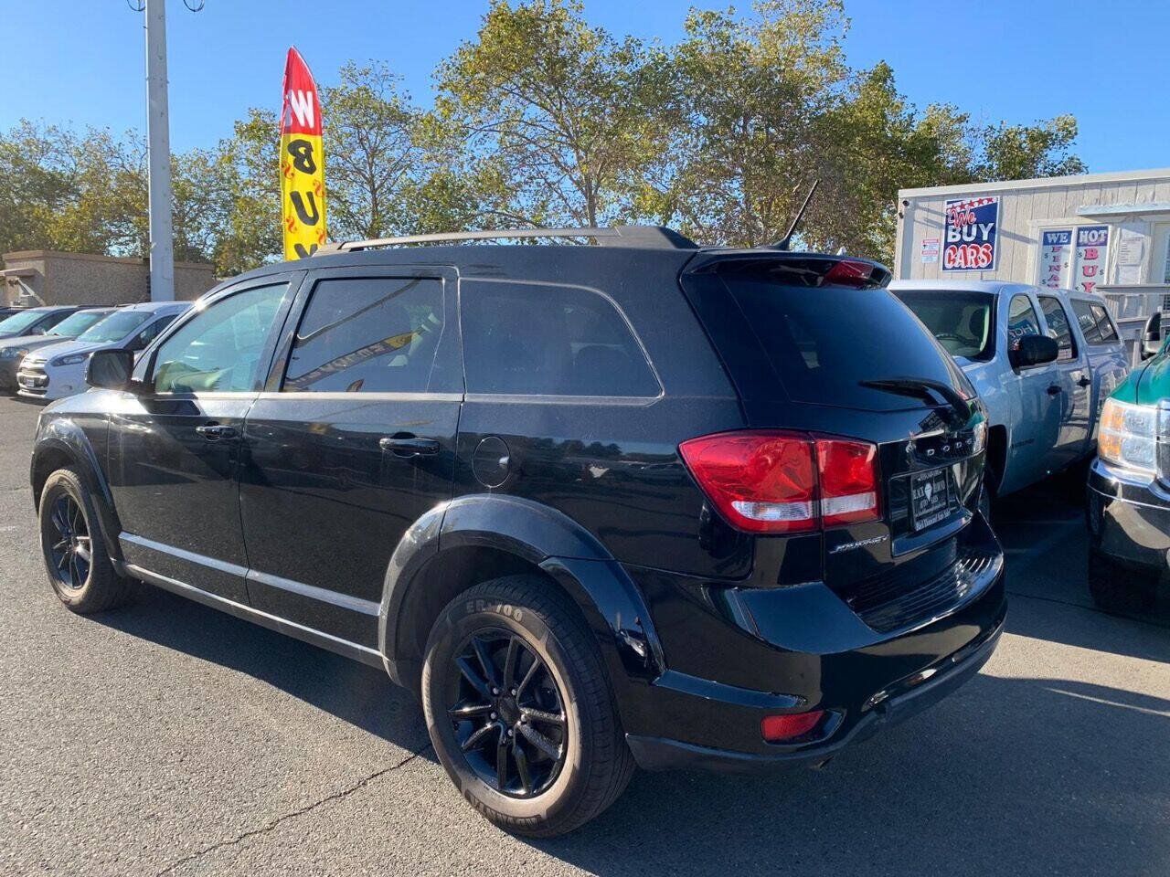 Used 2017 Dodge Journey SXT w/ Comfort/Convenience Group FWD image 7