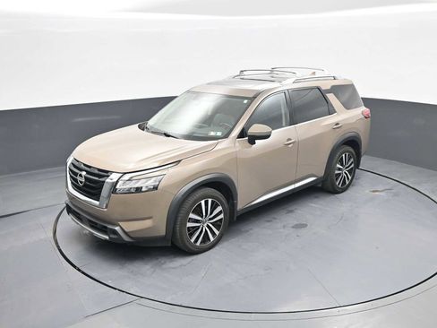 Used 2023 Nissan Pathfinder Platinum w/ Cargo Package AWD/4WD image 12