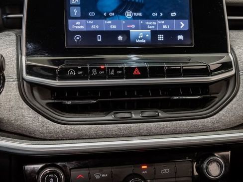 Certified 2025 Jeep Compass Latitude AWD/4WD image 19
