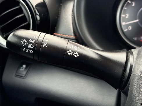 Used 2018 Nissan Kicks SR image 29