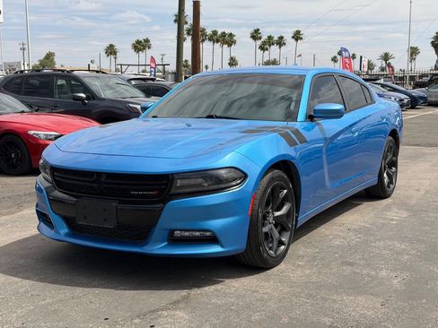 Used 2015 Dodge Charger SXT RWD image 2