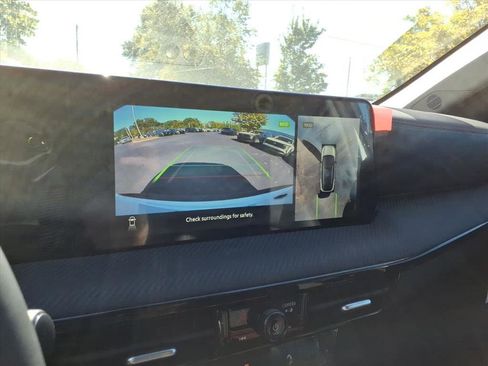 New 2026 Nissan Kicks SR image 7