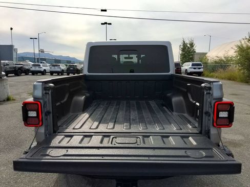 Used 2021 Jeep Gladiator Rubicon AWD/4WD image 11