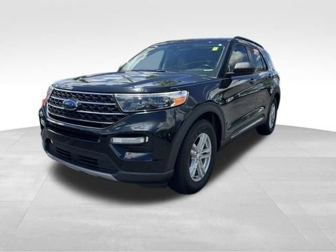 Used 2020 Ford Explorer XLT w/ Equipment Group 202A RWD image 3