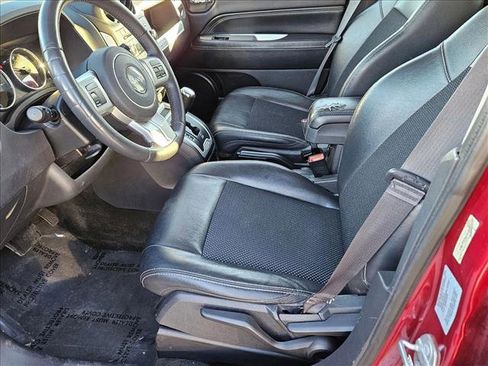 Used 2017 Jeep Compass Latitude image 14