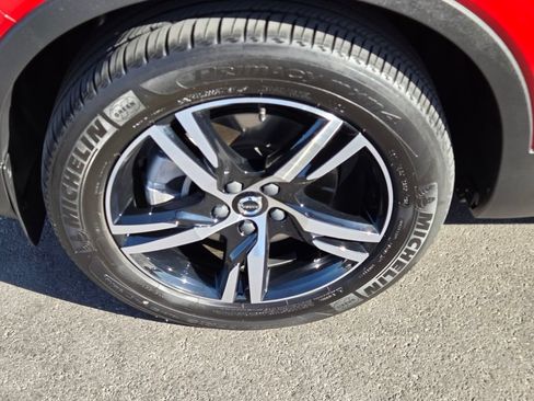 Used 2023 Volvo XC40 B5 Core w/ Convenience Package AWD/4WD image 4