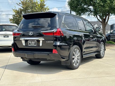 Used 2017 Lexus LX 570 4WD w/ Luxury Package image 8