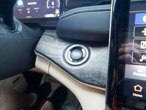 Used 2023 Jeep Grand Cherokee L Limited w/ Luxury Tech Group II image 29