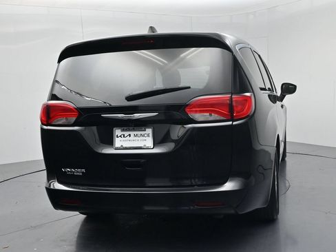 Used 2023 Chrysler Voyager LX FWD image 7