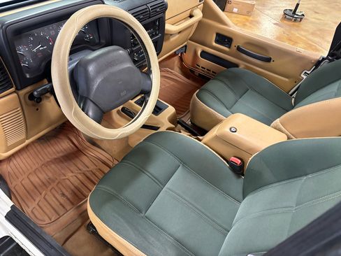 Used 1998 Jeep Wrangler Sahara image 24