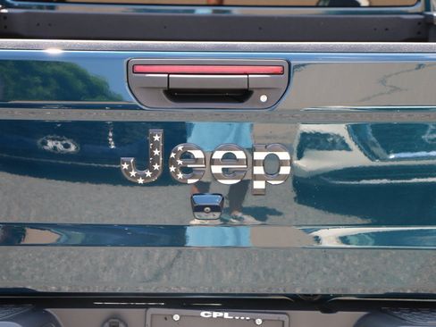 Used 2025 Jeep Gladiator Sport AWD/4WD image 5