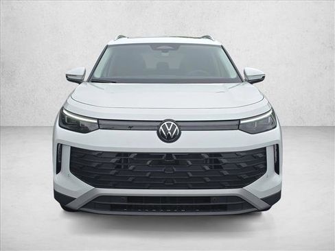 New 2026 Volkswagen Tiguan SE FWD image 11