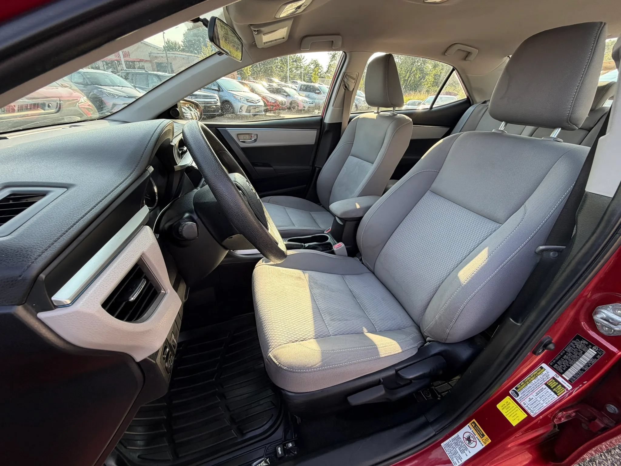 Used 2015 Toyota Corolla LE FWD image 14