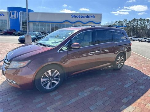 Used 2016 Honda Odyssey Touring Elite image 4