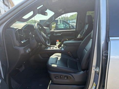 Used 2025 GMC Sierra 3500 SLT w/ SLT Convenience Package AWD/4WD image 10