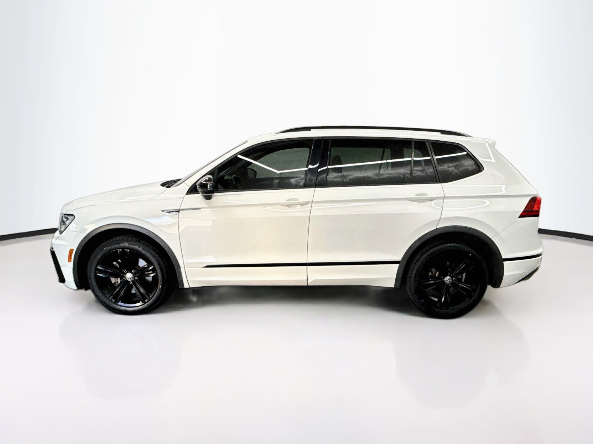 Used 2019 Volkswagen Tiguan SEL Premium R-Line FWD image 4