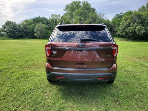 Used 2018 Ford Explorer XLT w/ Equipment Group 202A AWD/4WD image 7