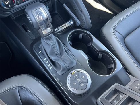 New 2025 Ford Bronco Outer Banks w/ Sasquatch Package image 8