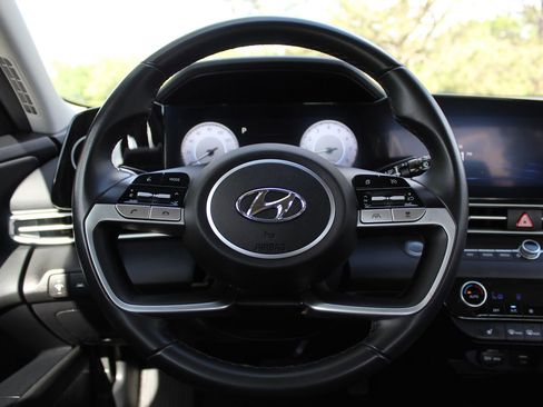 Used 2023 Hyundai Elantra SEL w/ Convenience Package FWD image 16