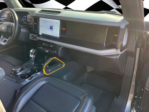 Used 2023 Ford Bronco Badlands image 16