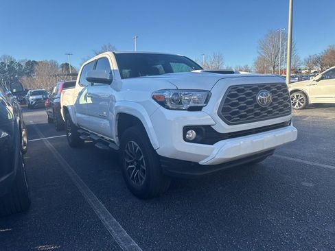 Used 2022 Toyota Tacoma TRD Sport image 2