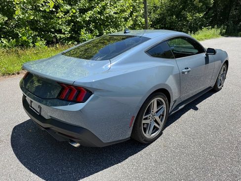 Used 2024 Ford Mustang Coupe RWD image 6