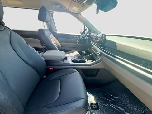 New 2026 Kia Carnival FWD image 30