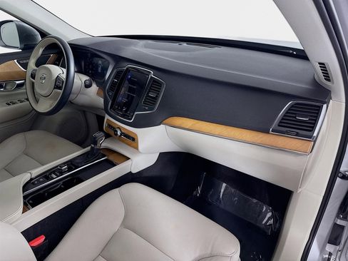 Used 2021 Volvo XC90 T6 Momentum w/ Protection Package Premier image 32