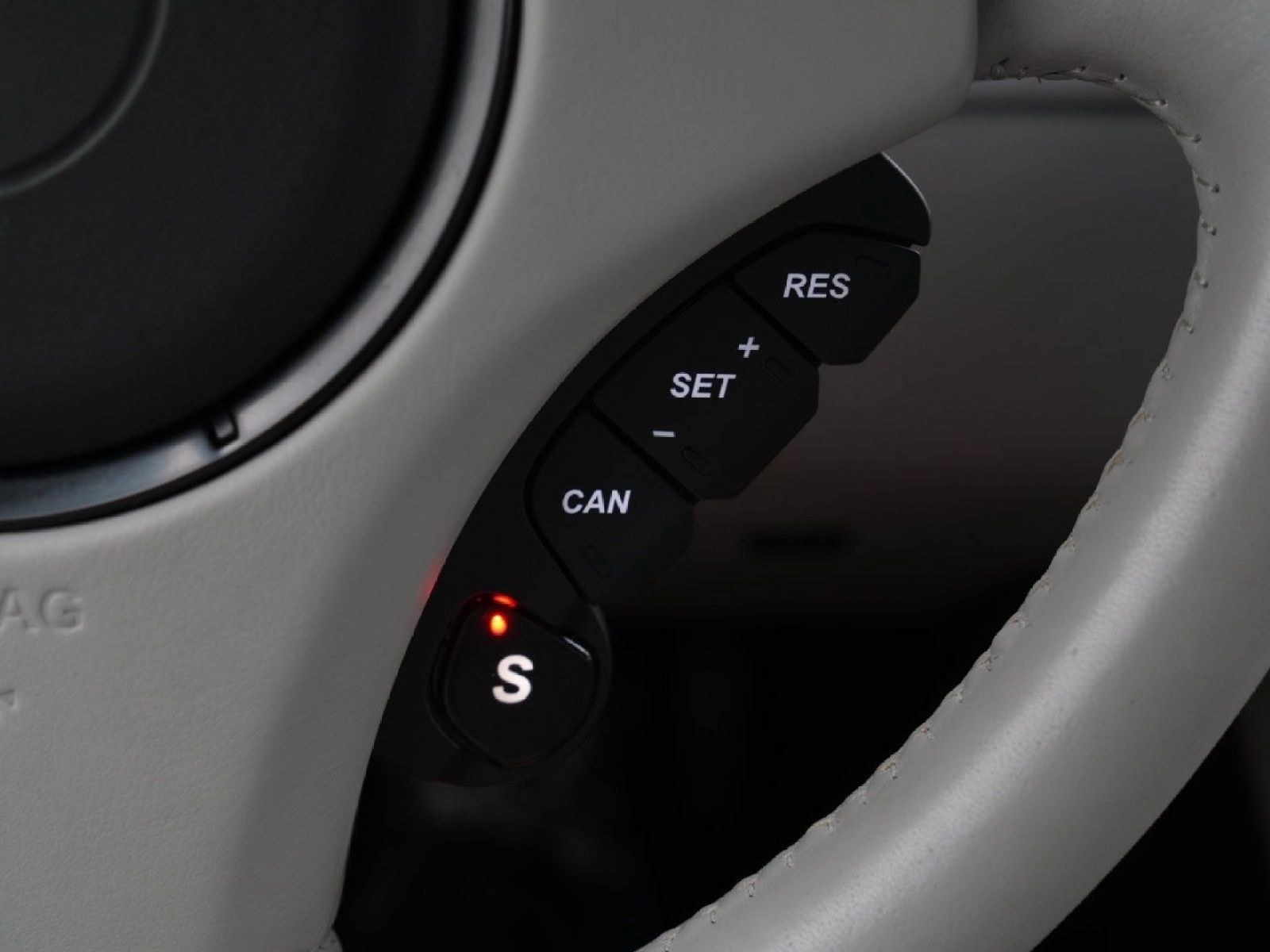 Used 2016 Aston Martin Vanquish Coupe RWD image 48