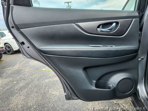 Used 2015 Nissan Rogue S AWD/4WD image 15