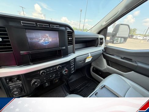 Used 2023 Ford F250 XL w/ Snow Plow/Camper Package AWD/4WD image 13