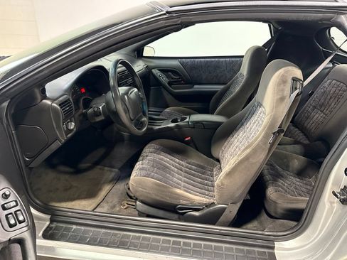 Used 2002 Chevrolet Camaro LT w/ Preferred Equipment Group 1 RWD image 16