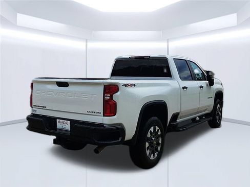 Used 2021 Chevrolet Silverado 2500 Custom w/ Custom Convenience Package AWD/4WD image 5
