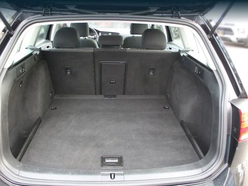 Used 2019 Volkswagen Golf S image 28