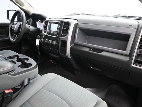 Used 2018 RAM 1500 Express AWD/4WD image 10