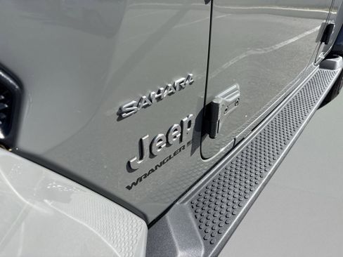 Used 2023 Jeep Wrangler Sahara w/ Cold Weather Group image 23