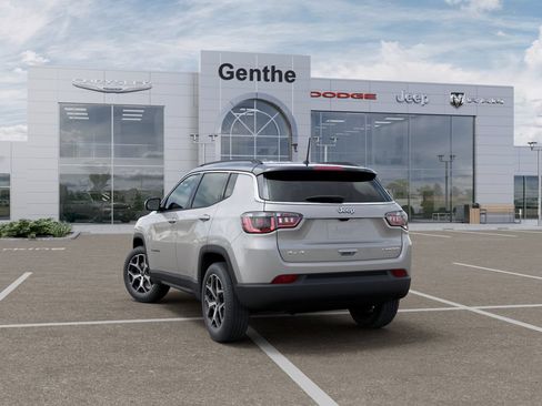 Used 2026 Jeep Compass Limited AWD/4WD image 3