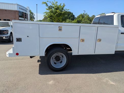New 2026 Ford F550 2WD Crew Cab Super Duty w/ XL Chrome Package image 33