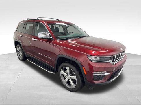 Used 2024 Jeep Grand Cherokee Limited AWD/4WD image 3