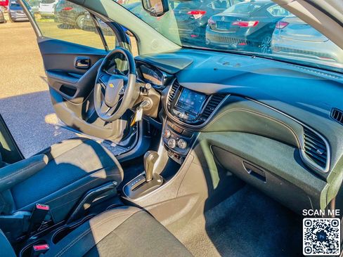 Used 2020 Chevrolet Trax LS image 26