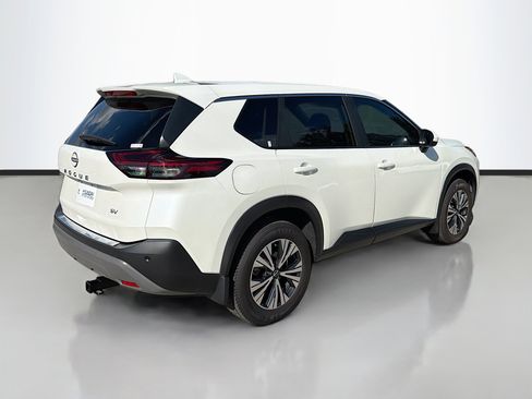 Used 2023 Nissan Rogue SV image 3