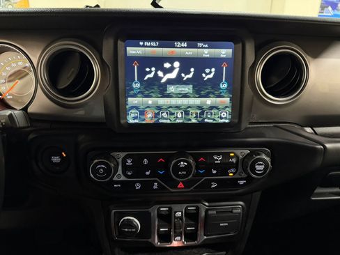 Used 2020 Jeep Wrangler Unlimited Sahara w/ Uconnect 4C Nav & Sound Group AWD/4WD image 43