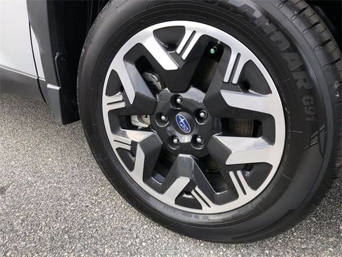 Used 2025 Subaru Forester Premium image 10