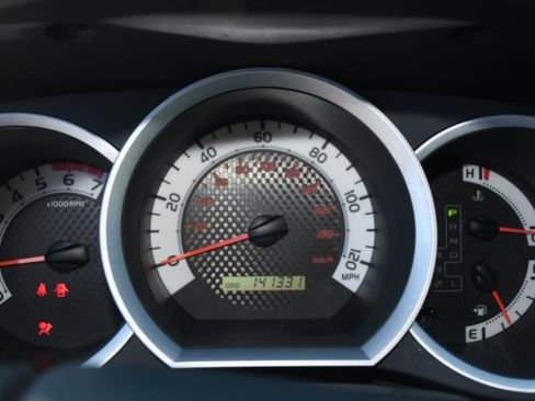 Used 2014 Toyota Tacoma PreRunner image 13