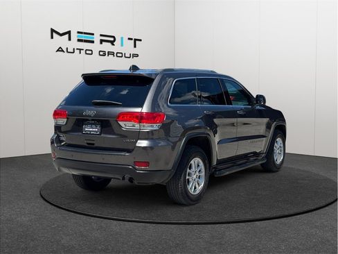 Used 2019 Jeep Grand Cherokee Laredo AWD/4WD image 9