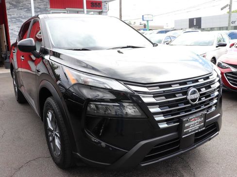 Used 2024 Nissan Rogue S AWD/4WD image 7
