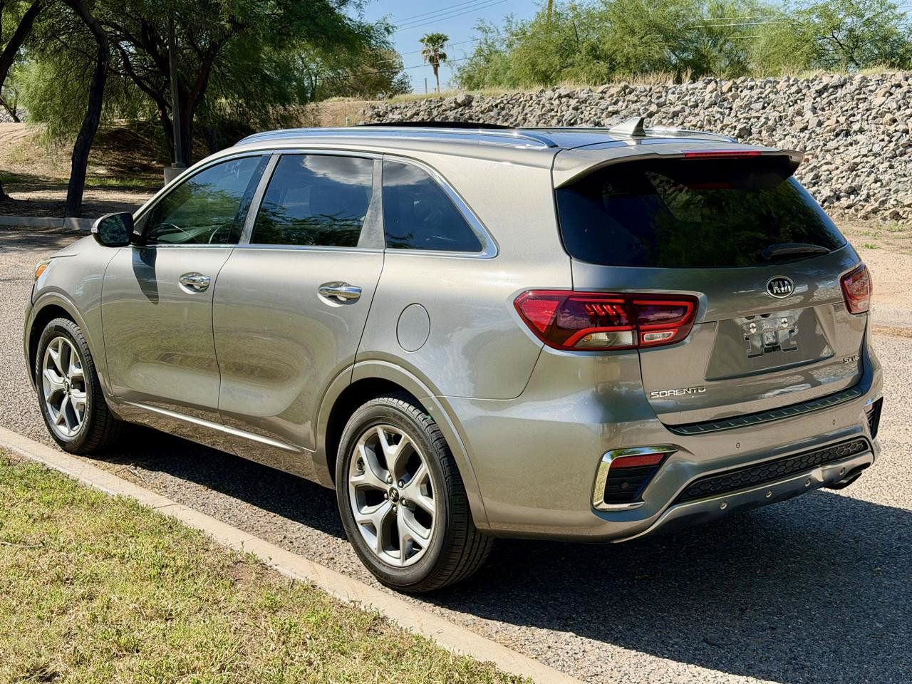 Used 2019 Kia Sorento SX w/ SX Touring Package FWD image 3