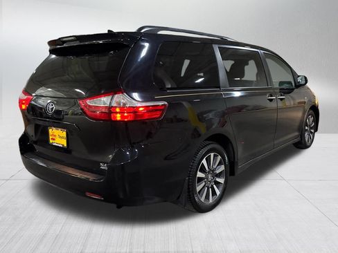 Certified 2019 Toyota Sienna XLE Premium w/ Carpet Mat Package AWD/4WD image 6