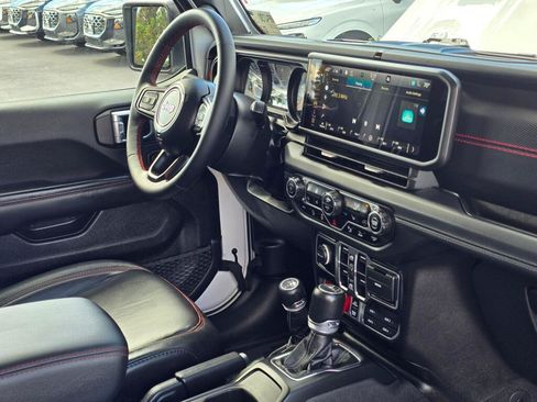Used 2024 Jeep Gladiator Rubicon AWD/4WD image 29