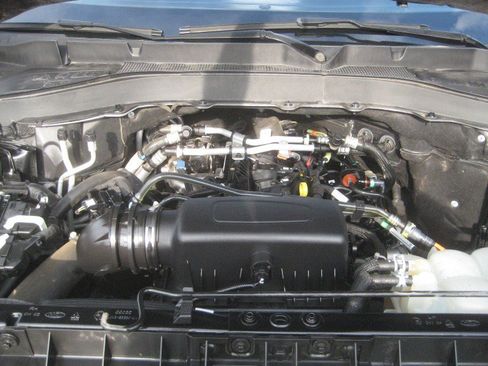 Used 2022 Ford Explorer XLT w/ Equipment Group 202A AWD/4WD image 13